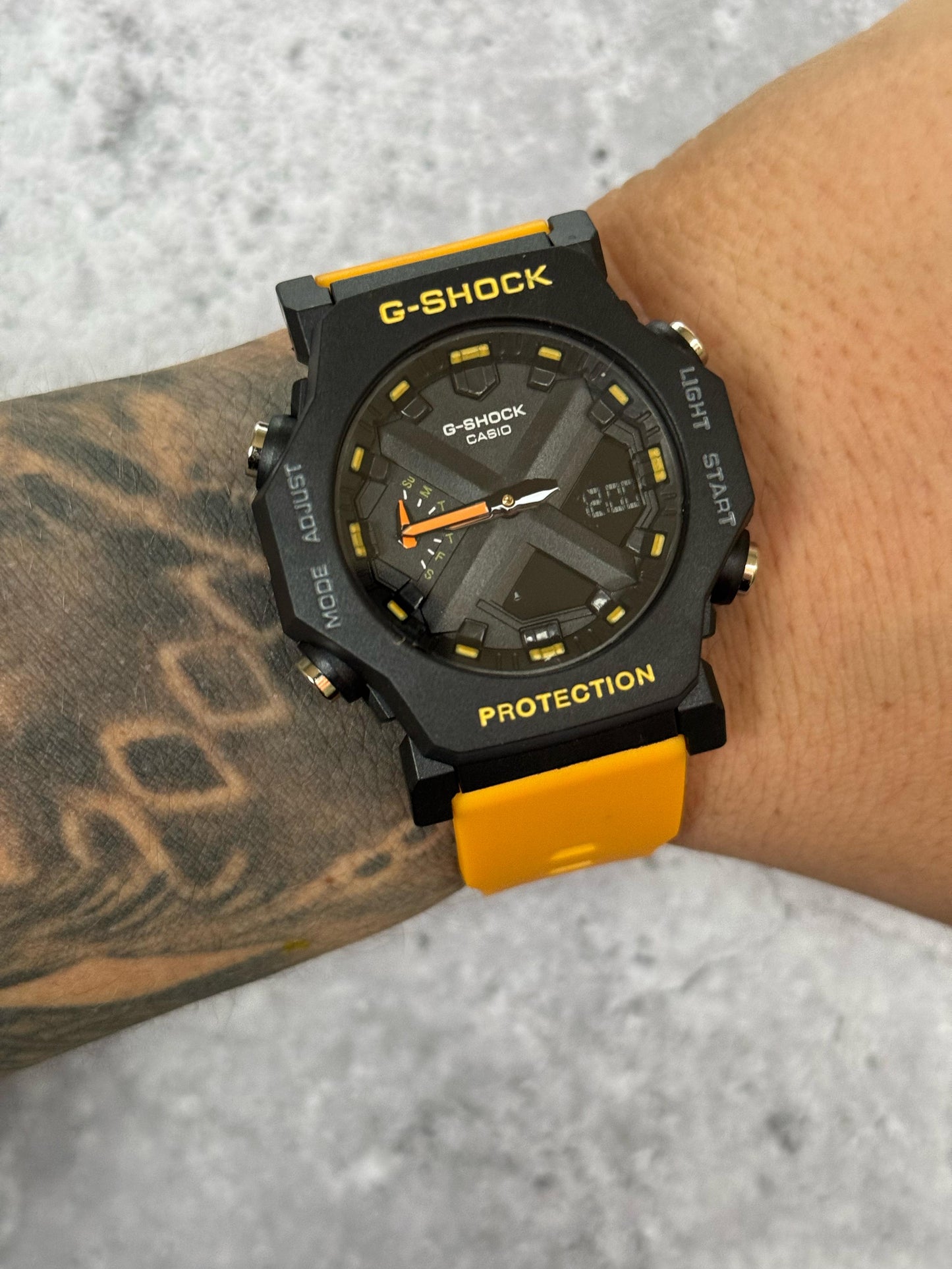 134 G Shock Amarillo Octogonal